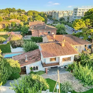 Escape To Salou! Pool, Barbecue & 5 Min Away Salou