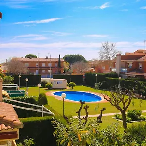 Vilanova Pool شقة سالو