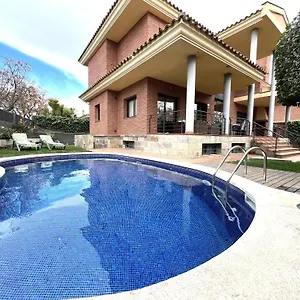 Luxe Castillo