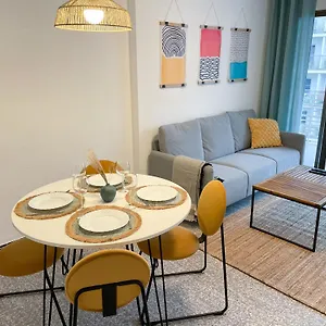 Apartment Stylish 200m From The