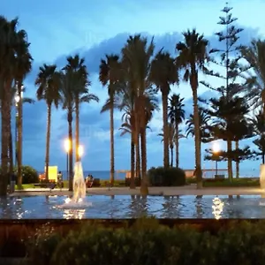 Moderno En 1a Linia De Mar En Salou.