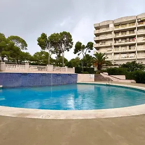 Apartsalou Masia סאלו